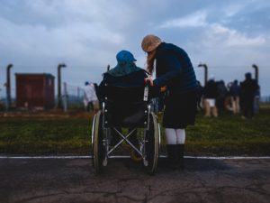 Doar-nos aos outros por amor a Deus é a receita para sermos felizes também na terra